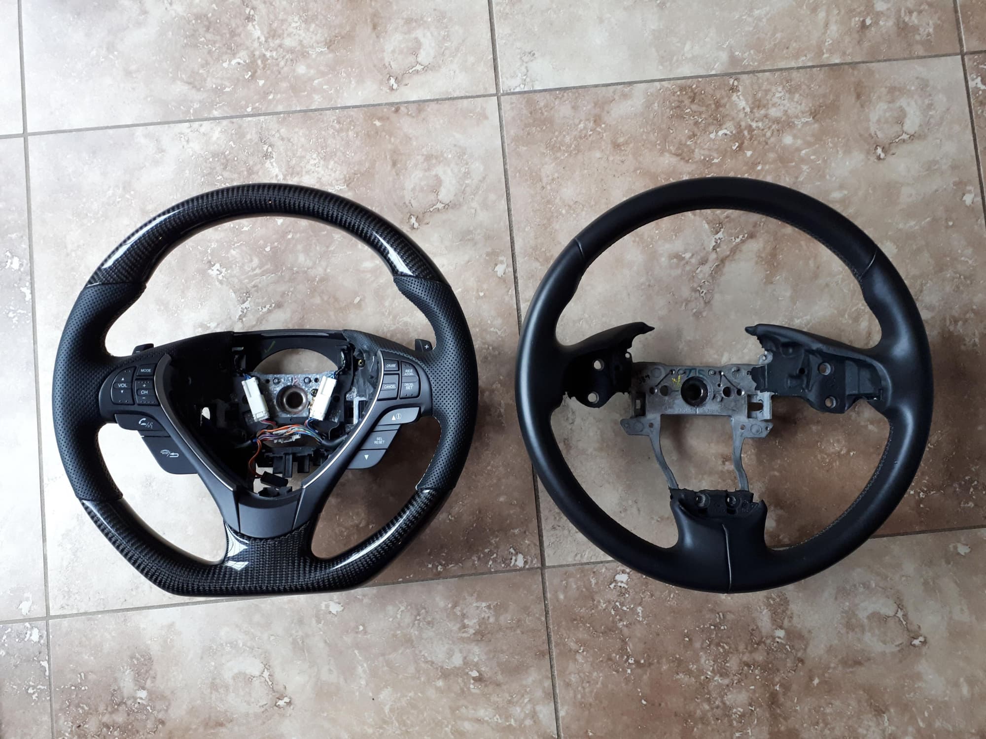 Interior/Upholstery - SOLD: Carbon Fiber/Leather Steering Wheel - Used - 2009 to 2014 Acura TL - Lawrencetown, NS B2Z1T9, Canada