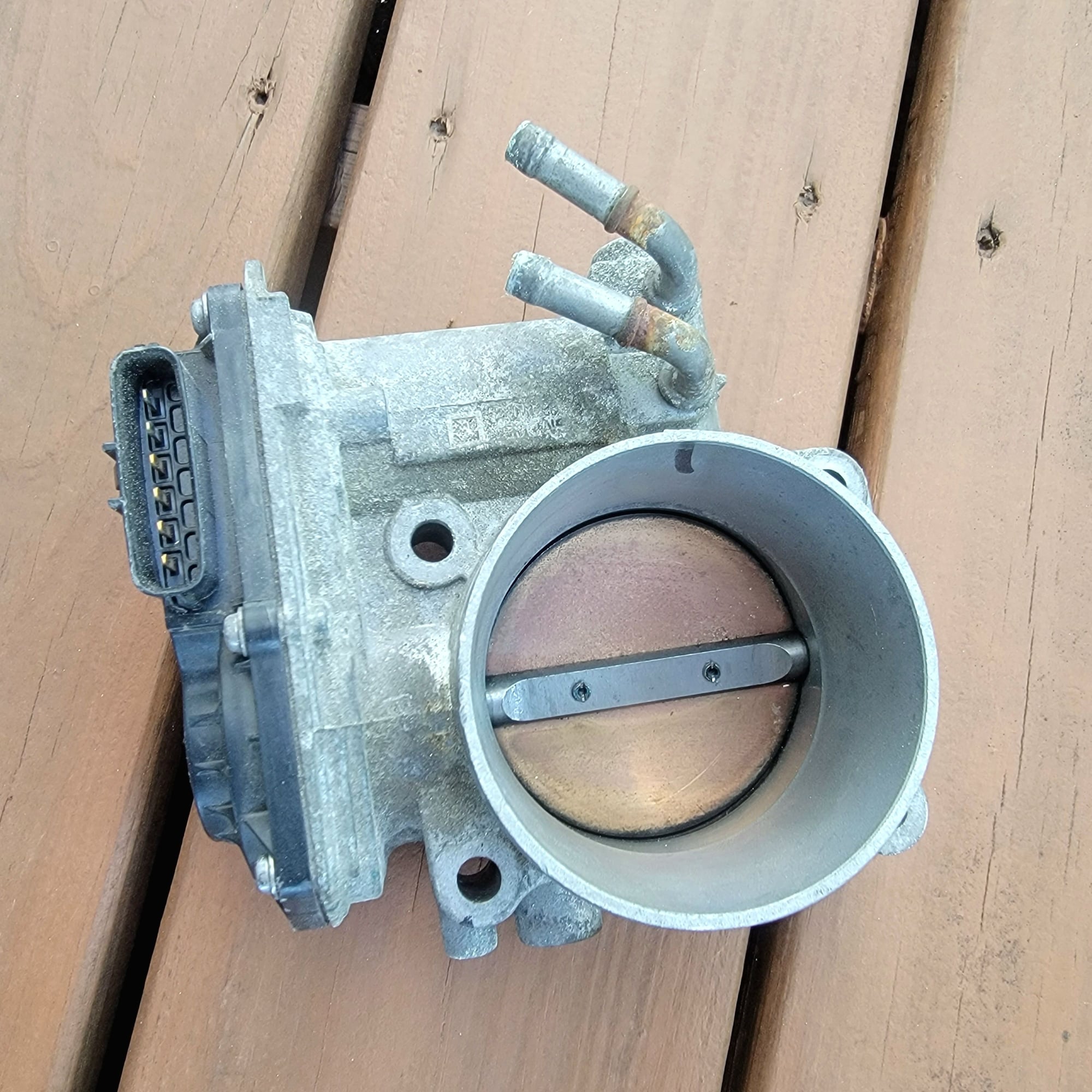 Engine - Intake/Fuel - FS: J37 3.7L Large  throttle body - Used - 0  All Models - 0  All Models - Windsor Locks, CT 06096, United States