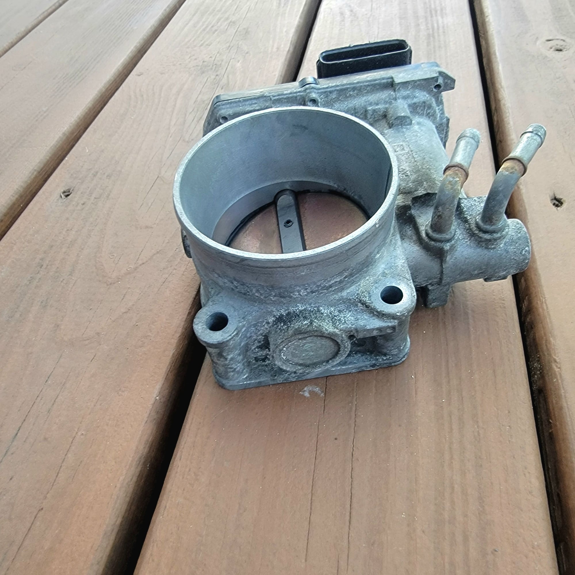 Engine - Intake/Fuel - FS: J37 3.7L Large  throttle body - Used - 0  All Models - 0  All Models - Windsor Locks, CT 06096, United States