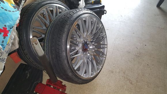 20x9.25 front
20x10.25 rear