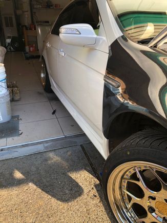 Found someone selling a whole aspec lip kit in WDP and finally put the side skirts on. If there’s time, I’ll probably do the rear tomorrow.