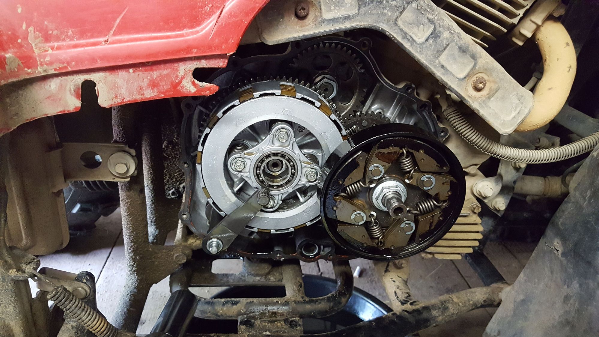 1996 buyou 300 How to take off centrifugal clutch?
