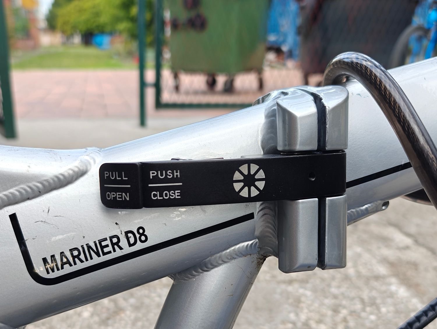 What us this hinge?