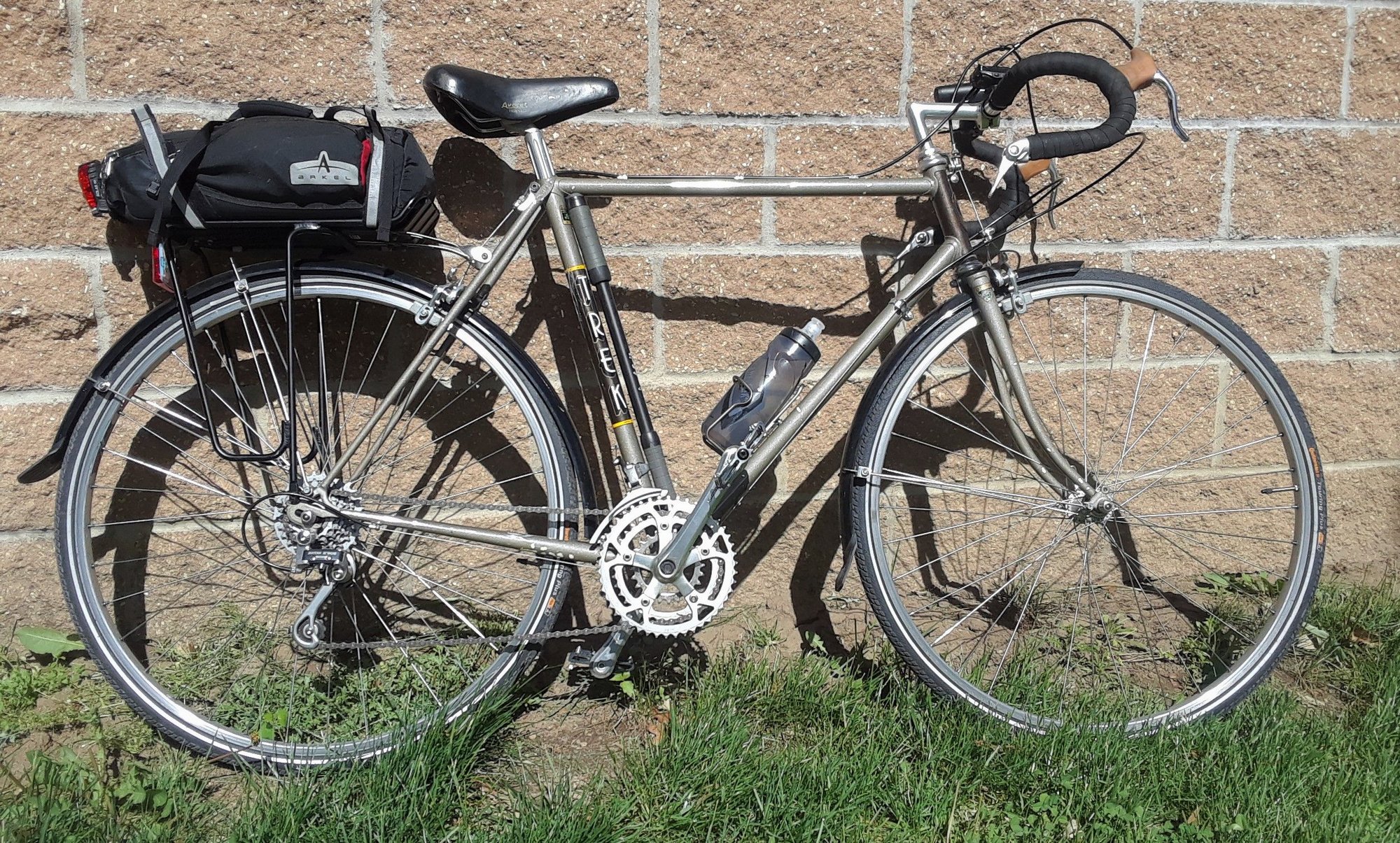 trek touring bike 720