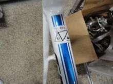 Sizing sticker that suggests 60 cm size.