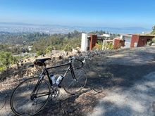 After the Tunnel Rd climb, I followed the ridge line toward Oakland. Leonard Zinn was a physics professor at Univ University of Colorado when he decided to start building bike frames so I figured this was a good place to stop for a photo.