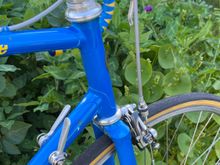 I cheaped out and used an SR Laprade post instead of a Campagnolo Super record post. It does the job and looks the part. I did splurge on this nice Yokozuna “Vintage Cable Housing” (that’s how it’s labeled).