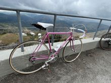Beautiful mid-80s? De Rosa. It’s hard to see in this photo, but the blue-anodized Mavic rims were a nice touch for this build. 