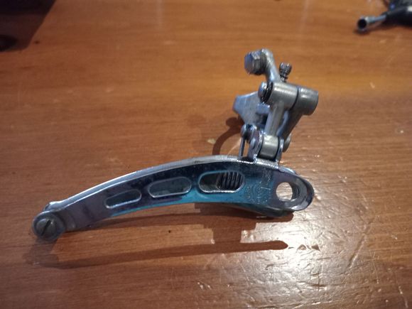 The FD had no issues shifting between a 48 tooth ĺarge chain wheel and a 31 tooth small chain wheel. 