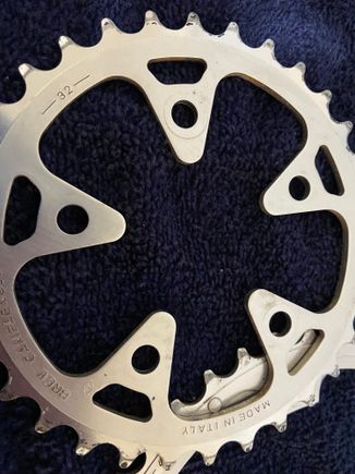 While they show signs of wear, there isn’t a lot of heavy greasy buildup on the rings and FD 