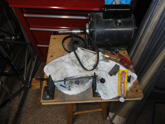 I use this contraption to polish hubs to like new again.