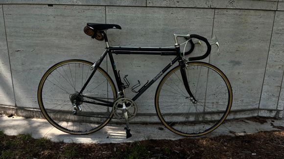 Next is my ‘72 Speedwell Titalite. It again has a 53.5cm seat tube, but with a 56cm top tube (ctc), it fits my disproportional body. And the smaller triangle helps the frame feel a little less noodly a 56cm square frame would.