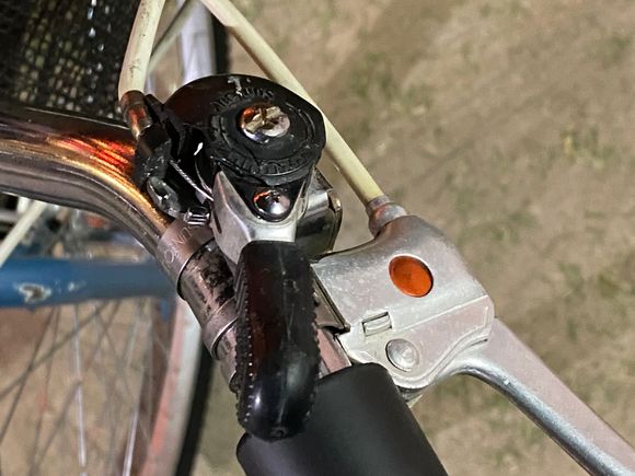 Less-fancy but entirely serviceable Suntour ratchet shifter is back in action