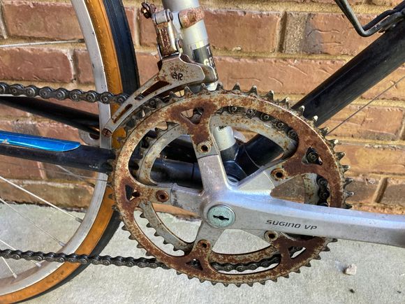 I would have swapped out these rusted steel chainrings for some alloy ones, but the chain ring bolts are rusted solid!
