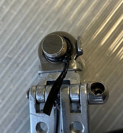 yes it has that adapter plate!