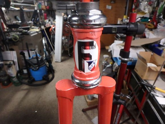 I'm not recognizing this headbadge.  Single foil circle with the F and the USA chevron.