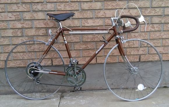 No tires as had no spares in 27 inch, will cut all cables to size after I have the tires on a derailleurs adjusted