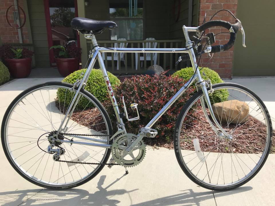 Fuji supreme best sale bike vintage