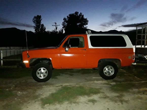 Those are 2001 Chevy 4WD pickup rims..... 