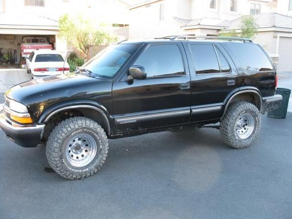I'm glad the chrome rims are gone
I need to sell em on Craigs list
the black alloys look better