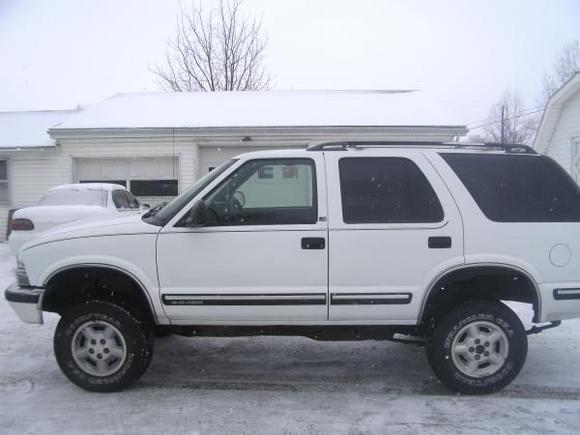 2" body lift 2" shackles 2" add a leafs rough country"s upper control  arms super lift keys and t bar tweaking