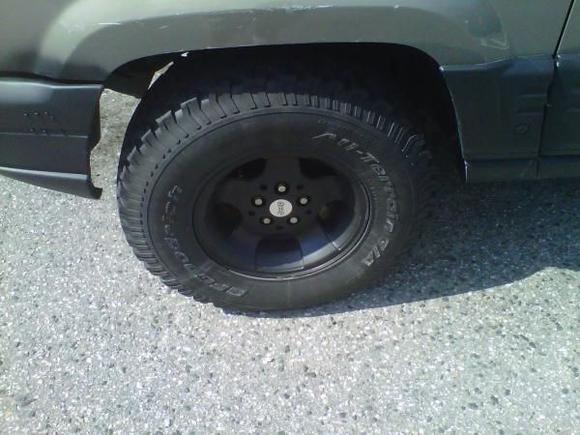 Closer shot of the Wrangler wheels and 31's