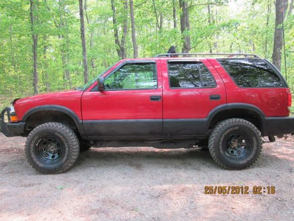 2" PA body lift, 2.5" RC lift, 31x10.5 Goodyear wranglers, 8000K HiD's, Soft 8's, Cobra 29 CB  4' Firestik