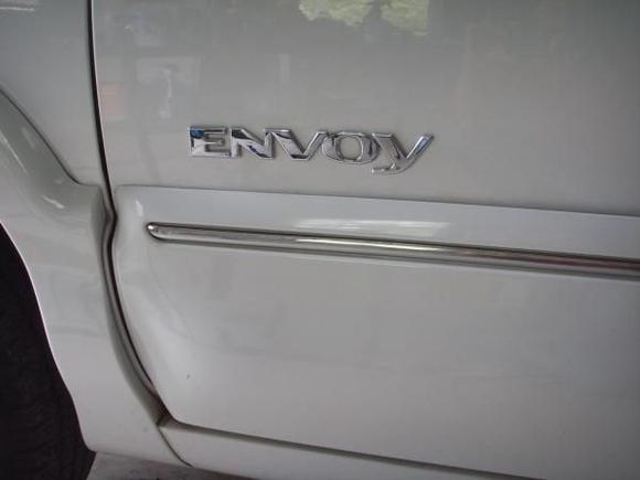 SSL11784 envoy badge on both doors and lift gate
