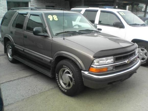 98 Blazer the day we bought her. She looks much prettier now though.