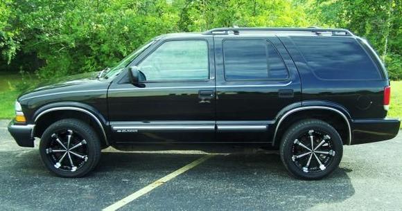 my blazer after i got her new shoes 18"s stock hight