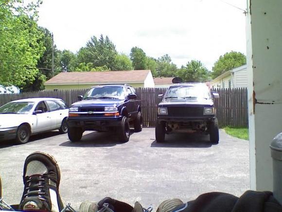 my blazer after the bodylift on the right,smokedoggs blazer in the middle and my old pizza delivery ride to the left that car saved my life r.i.p