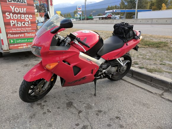 98 VFR800. Transported along with the CBR approx 1000km's from the coast. This one went to my little brother. Awesome bike though, with V4 making excellent sound at revs. Sep 2017