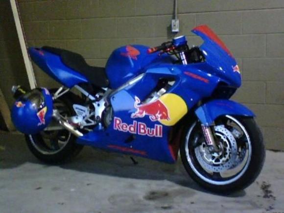 My First bike ... was all stock until it got stolen and I rebuilt this ... RedBull Honda 99' CBR 600 F4