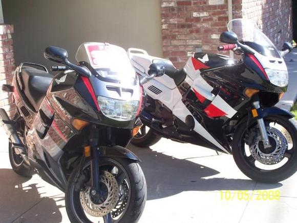 this is my 93 cbr1000f with 21k on it.. nicknamed it the screamer as it ran like a bat outta hell.. and my 94 cbr1000f with 10k on her.. so much tamer.. sold the 93..