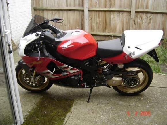 now this is a cbr worthy of celebration 160 ponies ohlins forks, single sided swingarm, this is the real deal!!