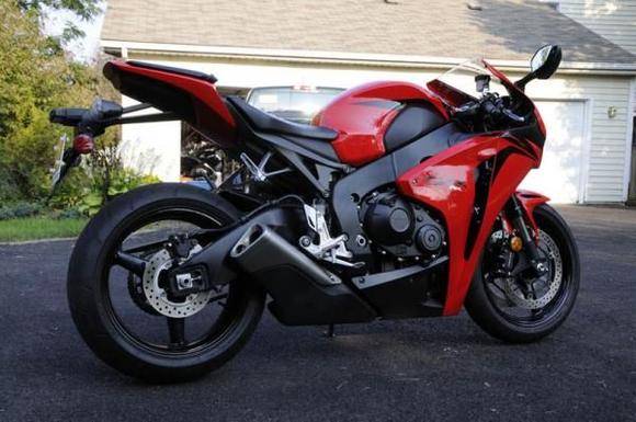 2008 CBR1000RR

New track Bike