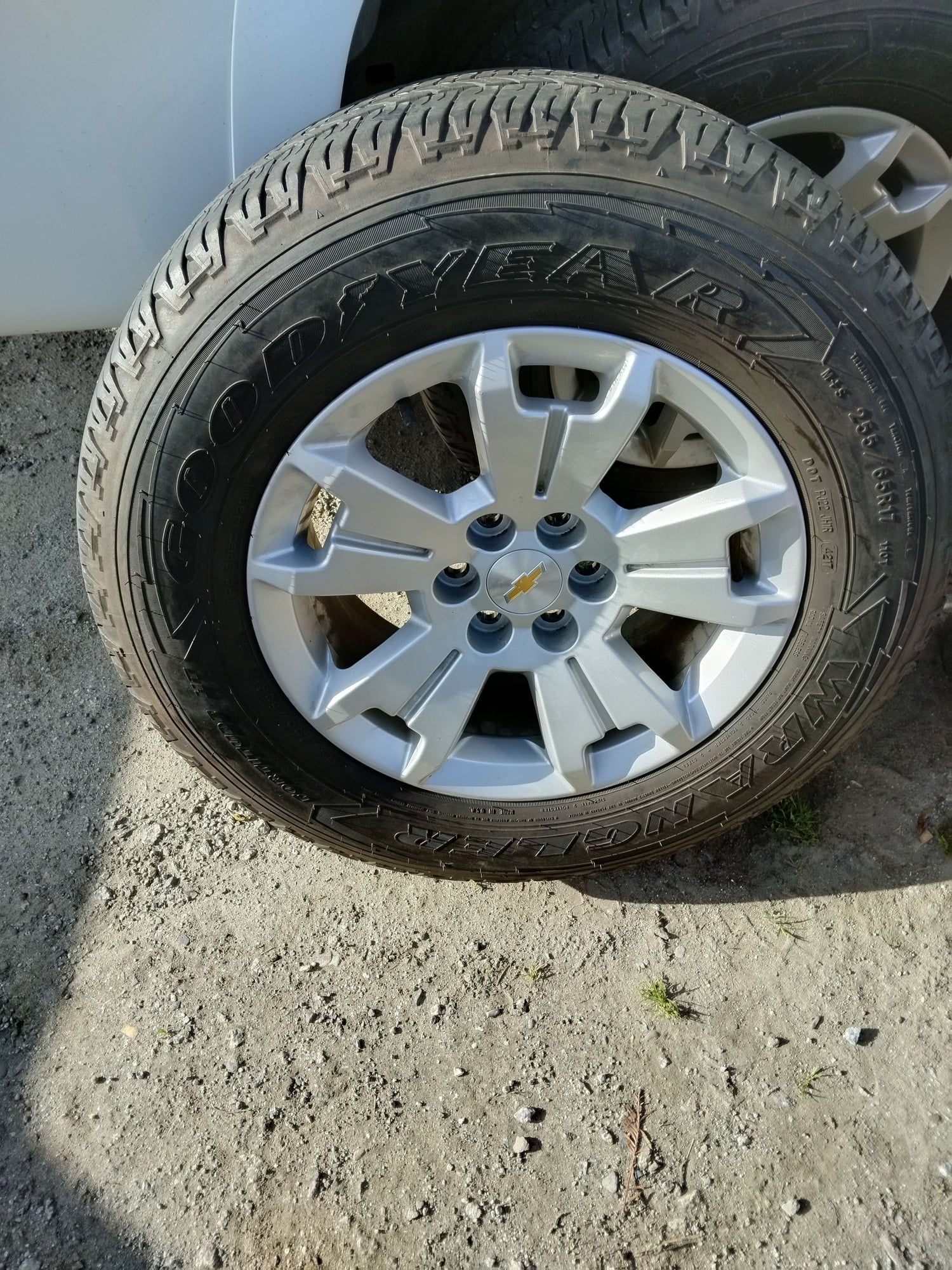 Wheels and Tires/Axles - 4 Chevy rims and tires for sale 6lug - New - All Years Chevrolet All Models - Hollister, CA 95023, United States