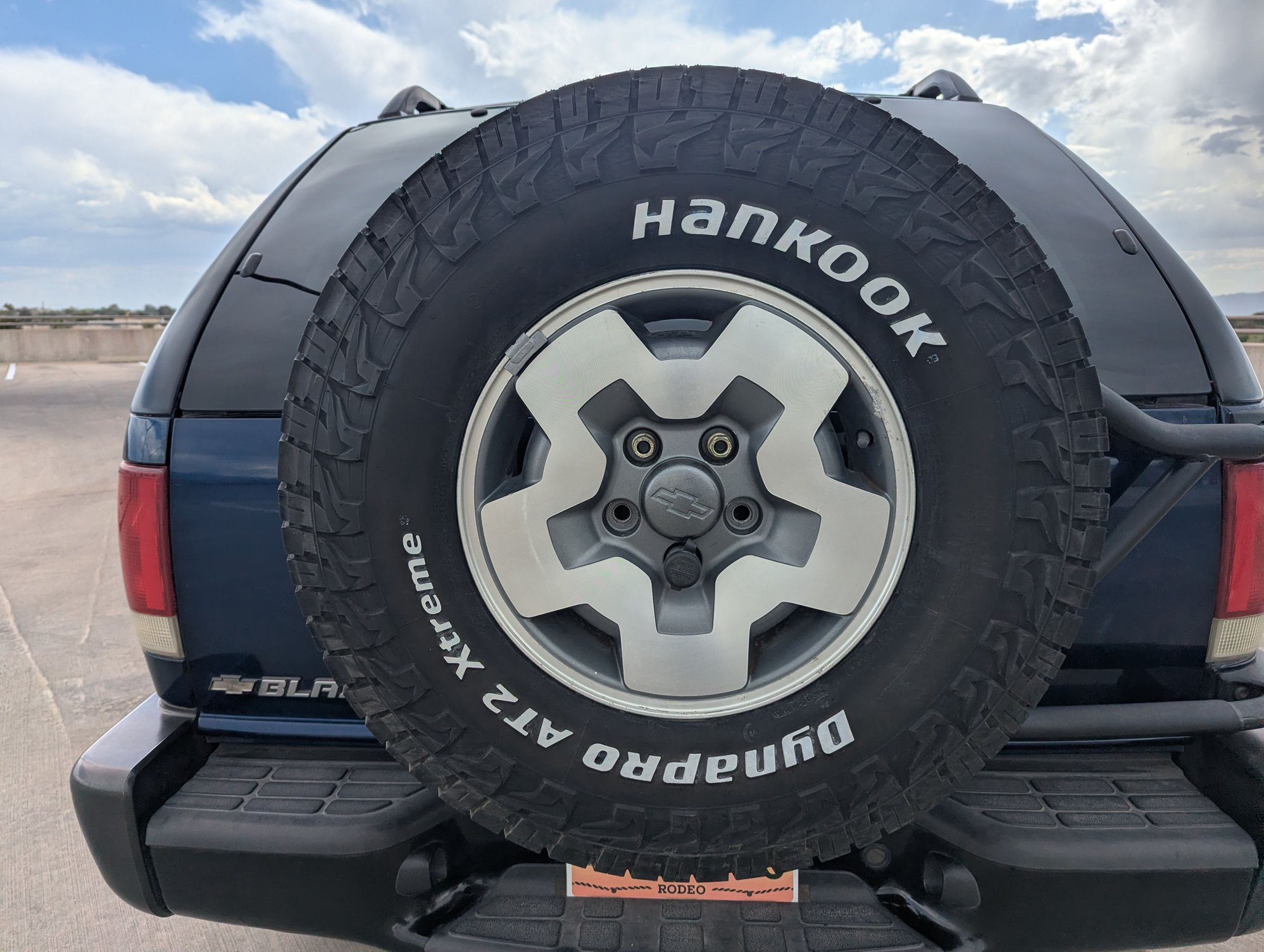 2000 Chevrolet Blazer - Low mileage 2000 Chevy Blazer ZR2 for sale - Used - VIN 1GNCT18W7YK12 - 69,581 Miles - 6 cyl - 4WD - Automatic - SUV - Blue - Tucson, AZ 85711, United States