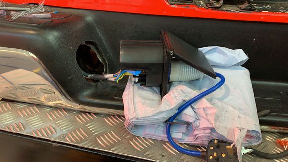 Hook up point install on rear access step