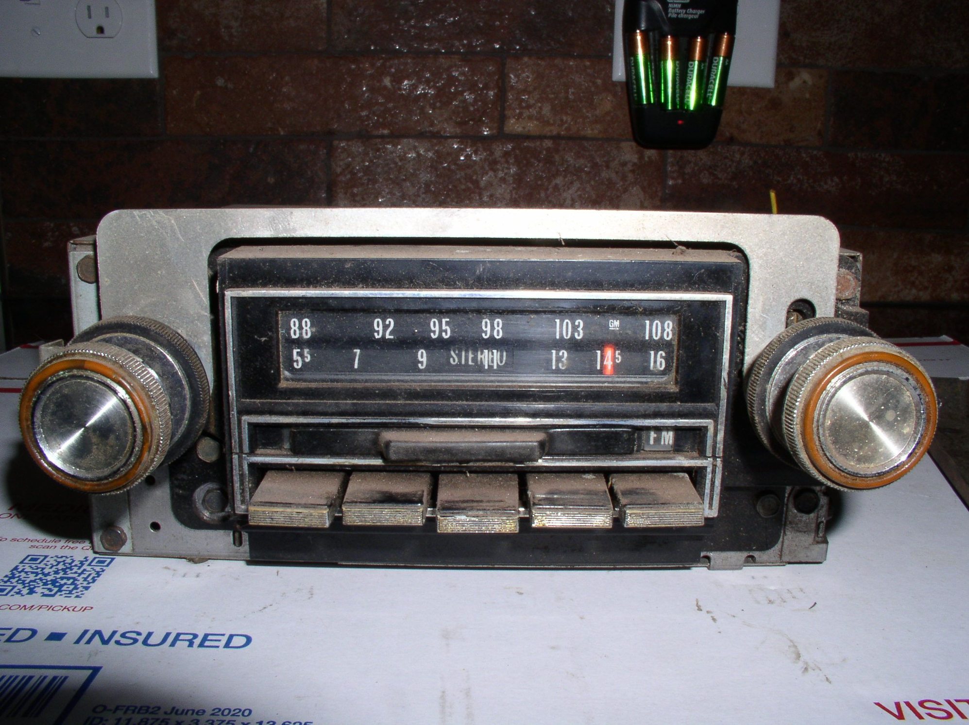 23BFM3 AM/FM Stereo radio Delco 7935033 - ClassicOldsmobile.com