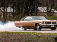 This car can do a rolling one wheel burnout forever