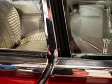 Should the front window trailing edge sit more or less flush against the rear window leading edge?