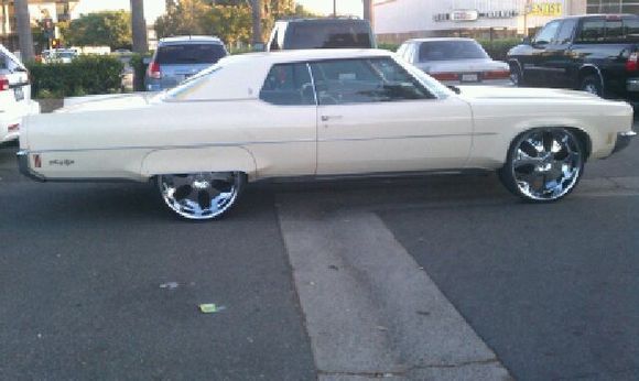 71 oldsmobile  ninetyeight ls on 26s kyb gas shocks ,455 rebuilt engine