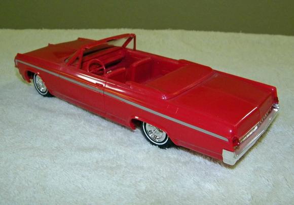 1963 Oldsmobile Starfire Convertilbe Promo Model Car