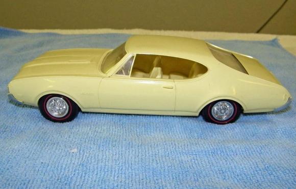 1968 Oldsmobile Cutlass 442 Hardtop Promo Model Car