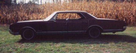 '66 Delta 88 side

The Rusty Potato! Bought it in college for $300 to drive around, where my job took me, in Gary and South Side of Chicago...the car fit in and was sturdy. I only have one question for Oldsmobile...Why a 2bbl on a 425?