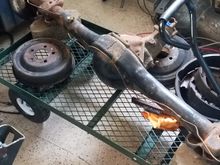 Chrysler 8-3/4" rear-end. The brake drums arent even the same. Everywhere I look, this thing had problems. Ill continue stripping it, and getting ready for the 4-link installation.