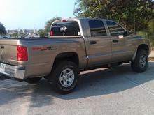 06 Quad Cab, TRX4, 3" PA body lift, 2" leveling kit, 285/75-16 Cooper Discoverer S/T