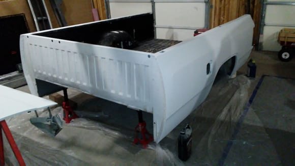 Bed with primer