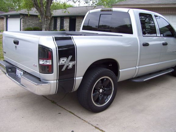 My first hemi 2004 picture after bedside decal